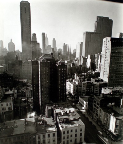 A black and white photo of the New York skyline.